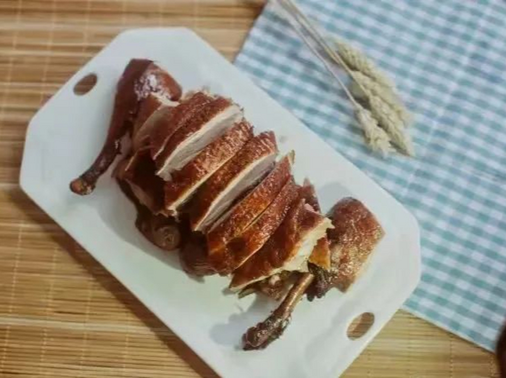探索邛崃生物多样性#邛崃固驿甜皮鸭:是当地最知名的一张甜皮鸭闷片