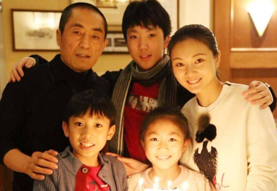 肖华:目睹前夫张艺谋"梅开三度",离婚后孑然一身再也不谈感情