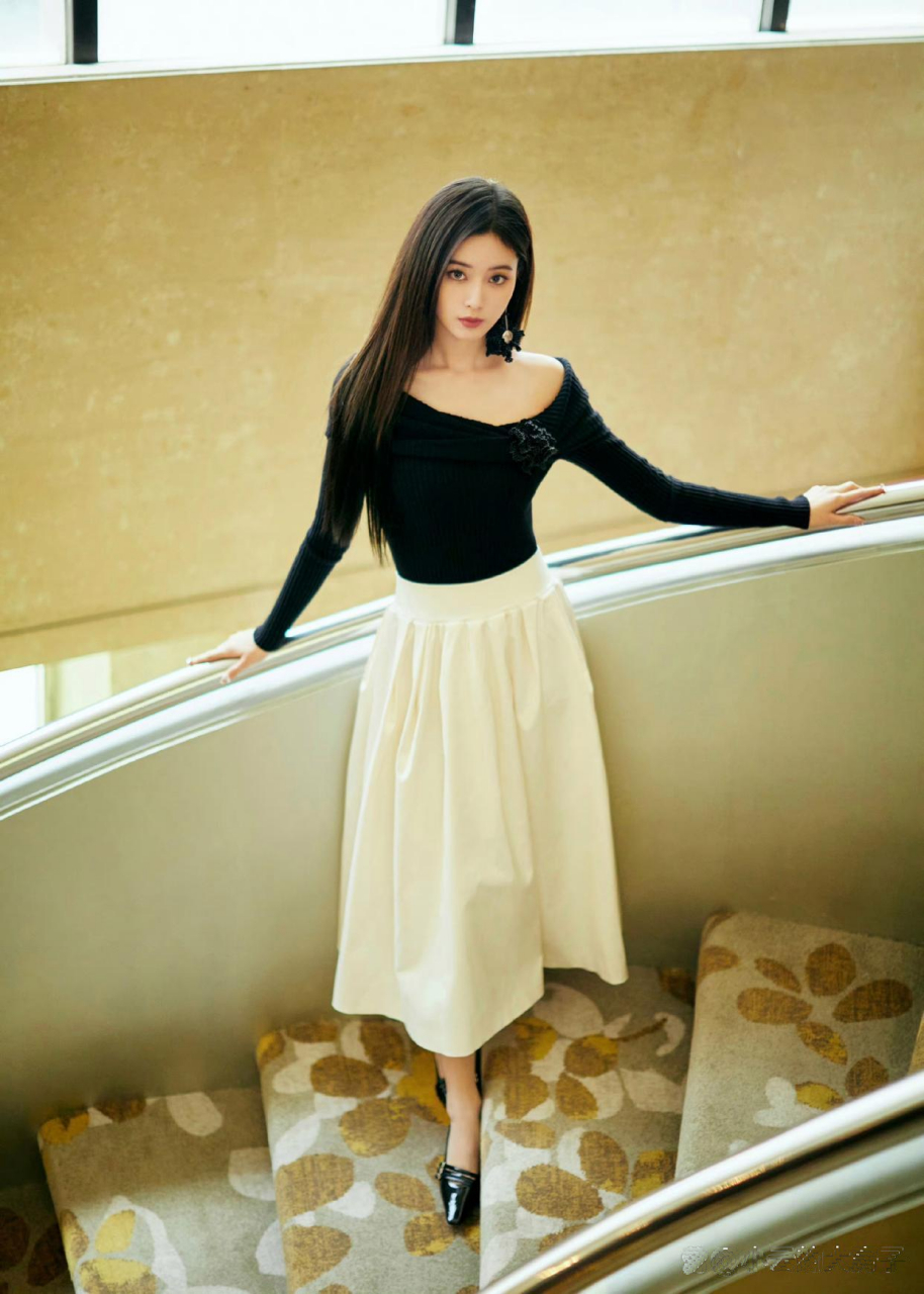 徐艺洋高跟凉鞋美腿