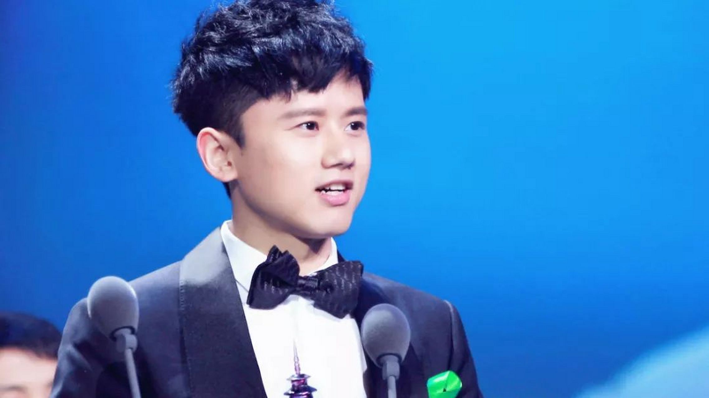 【张杰与《歌手》的恩怨】《歌手》第一期播出后,网友呼吁张杰上去