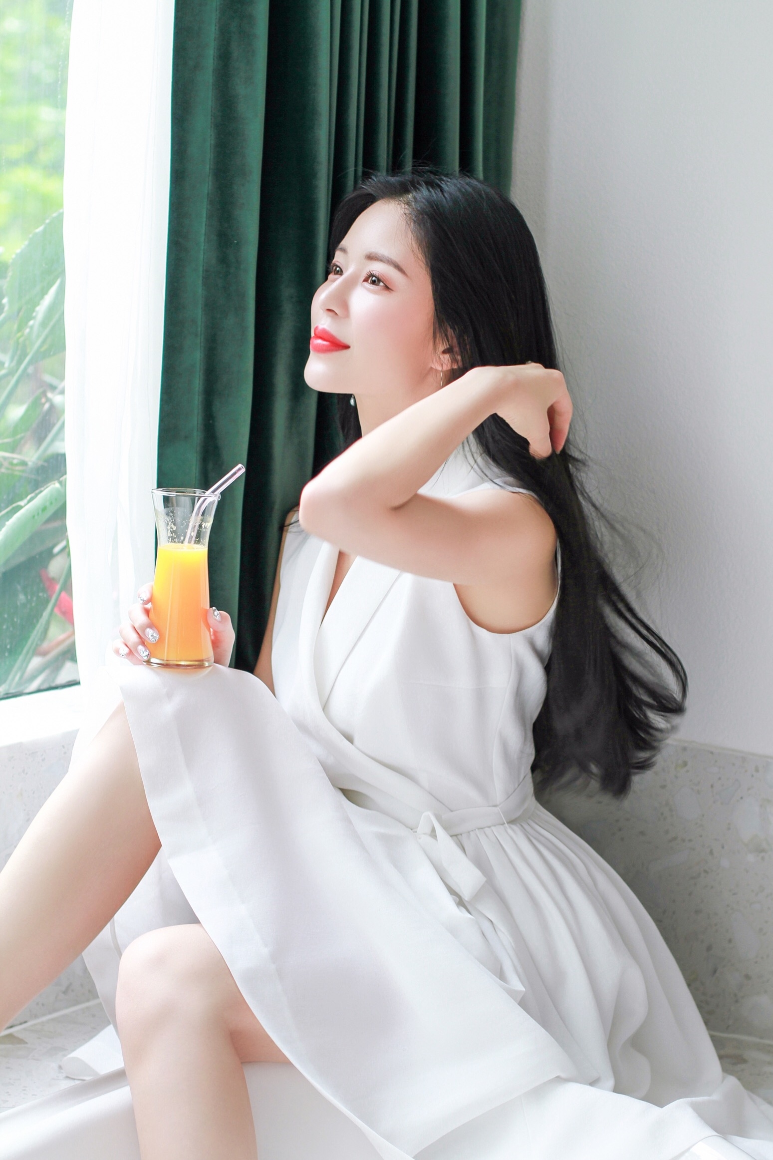 细腰长腿,温心这样诠释女神范儿,精选美腿写真,解锁诱人新视角