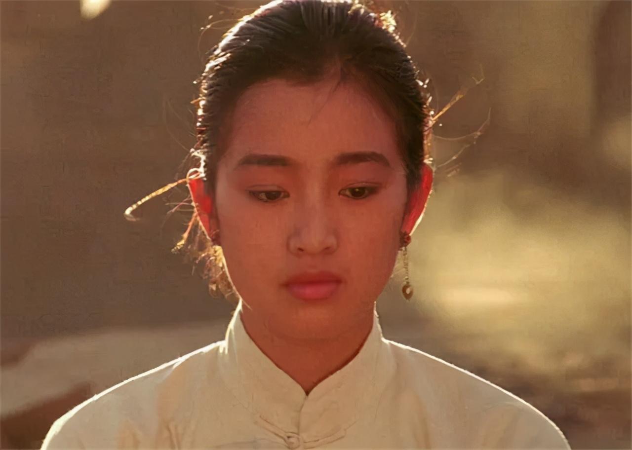 这一夜,巩俐带75岁丈夫出席国宴,狠狠给内娱明星们"上了一课"