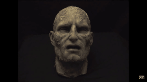 同系列的《普罗米修斯》中,被切成两半的生化人大卫,只剩下一个头部