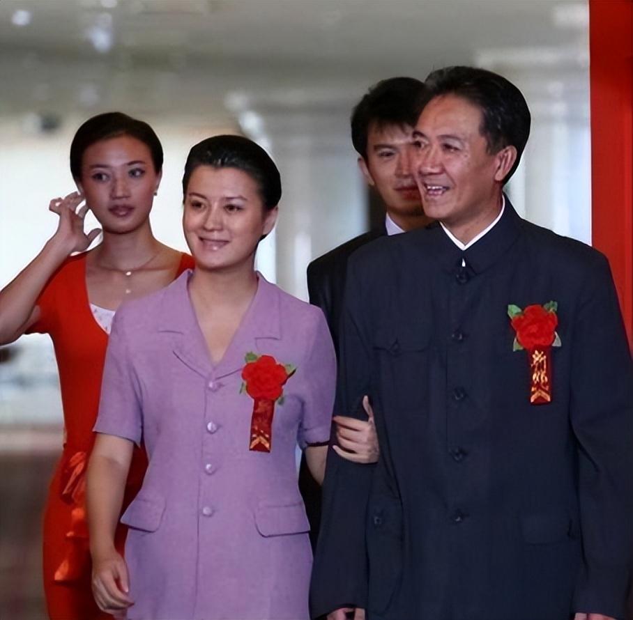 回顾《亮剑》主演境况唏嘘,有人老公入狱,有人成大佐专业户