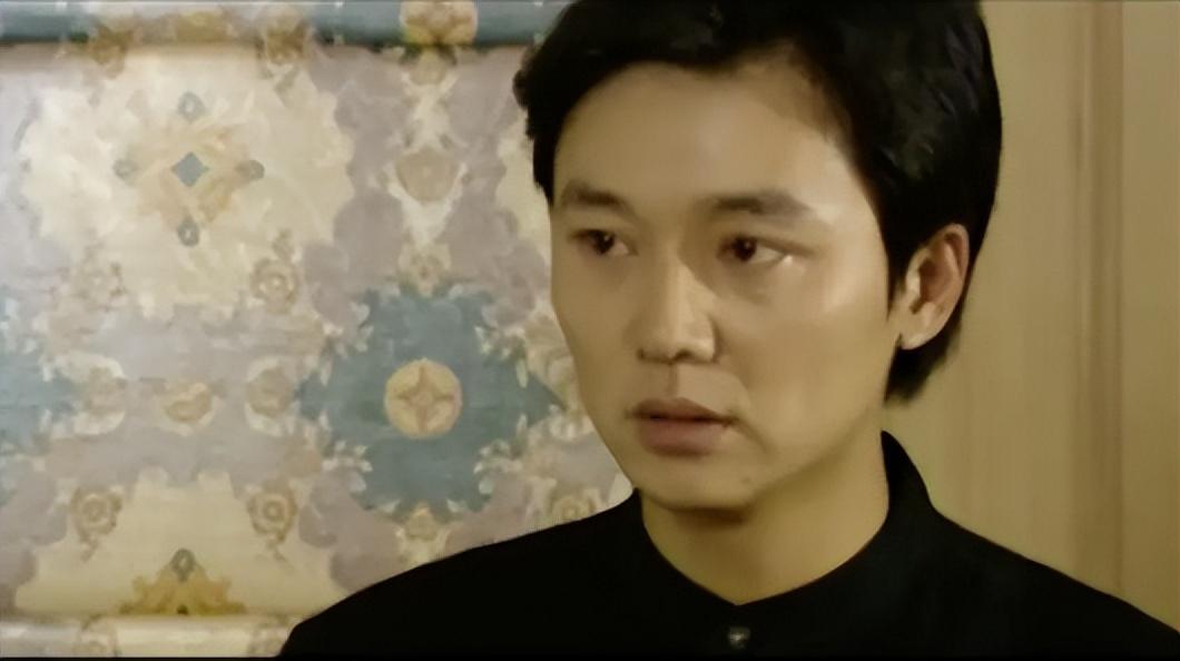 演员刘奕君,以第一名的成绩考上了北电与张嘉译成为了同学,事业发展多