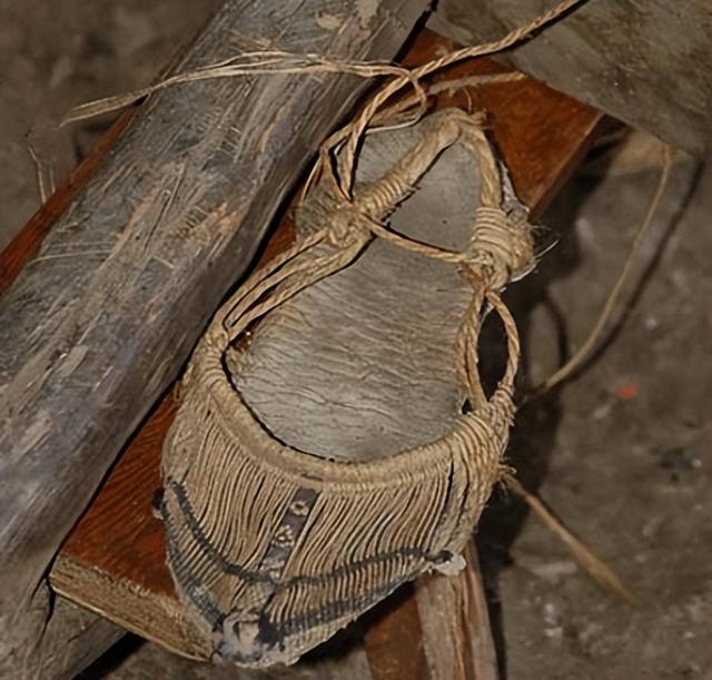 红军中最突出的部队特色,一双双草鞋,成为了克敌制胜的法宝?