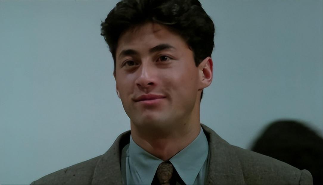 当时其哥哥正在新艺城拍摄电影,靠着哥哥的关系,王敏德在电影中客串了