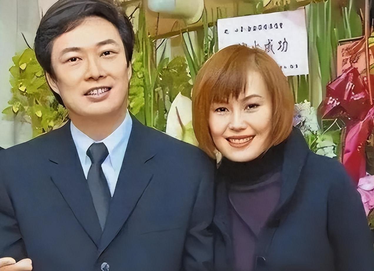 回顾痴情的费玉清:告别初恋后终生未娶,与56岁红颜知己不离不弃