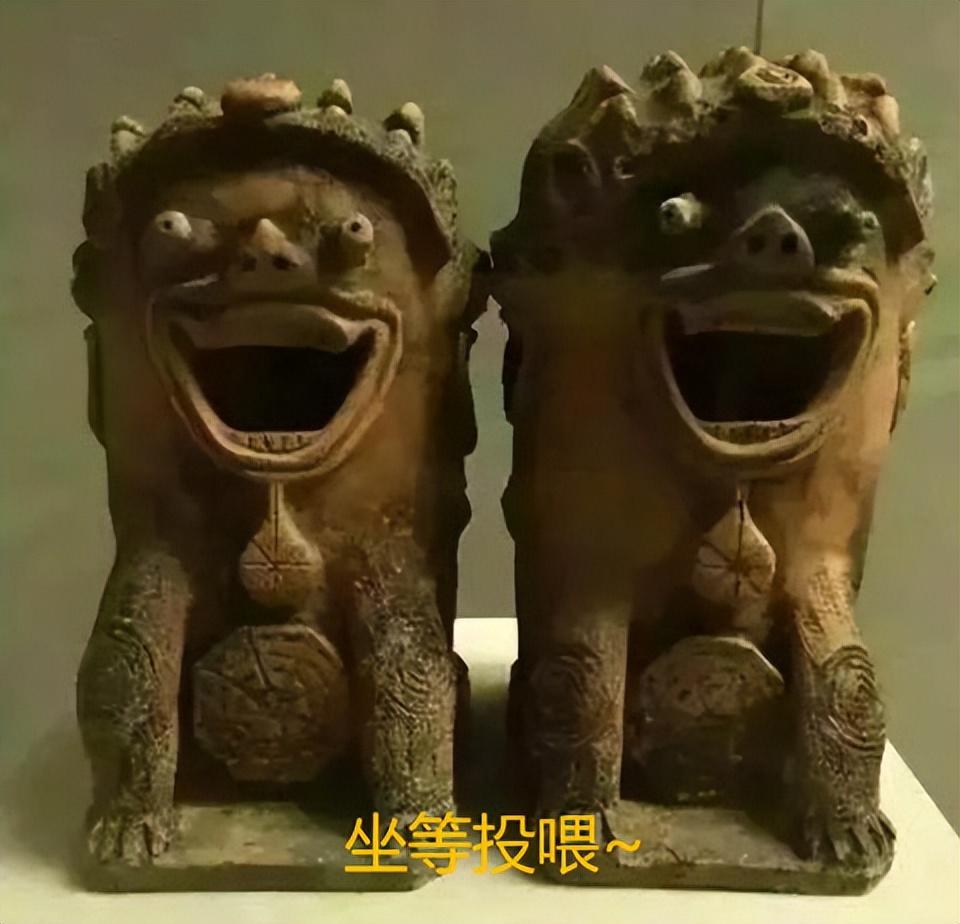 感觉放下捂住的地方就能看到巴掌印,委委屈屈的表情加上可可爱爱的小