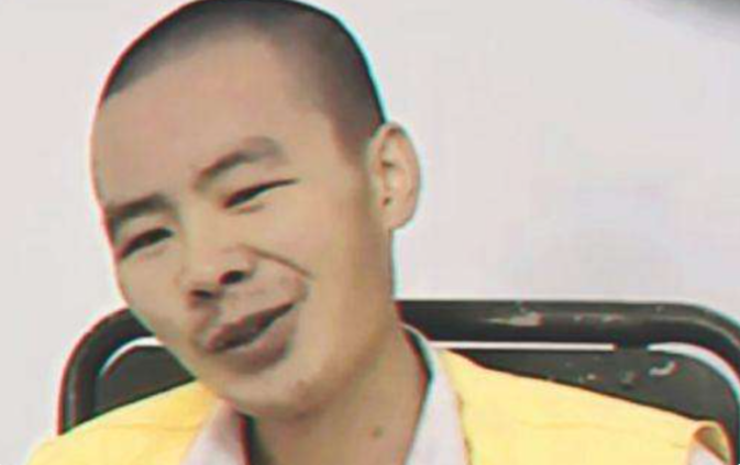 2006年5月份,姐弟俩趁着假期回徐州看望父母,同行的还有张金凤的男