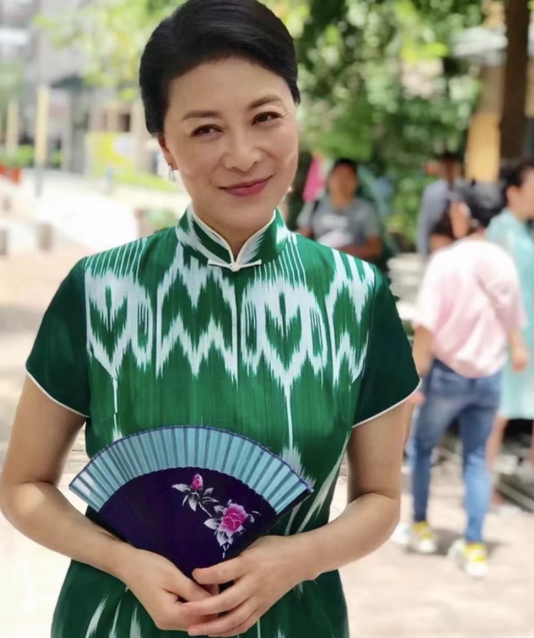 接连的失败反而让岳红对当演员产生了执念,激发了她不服输的性格.