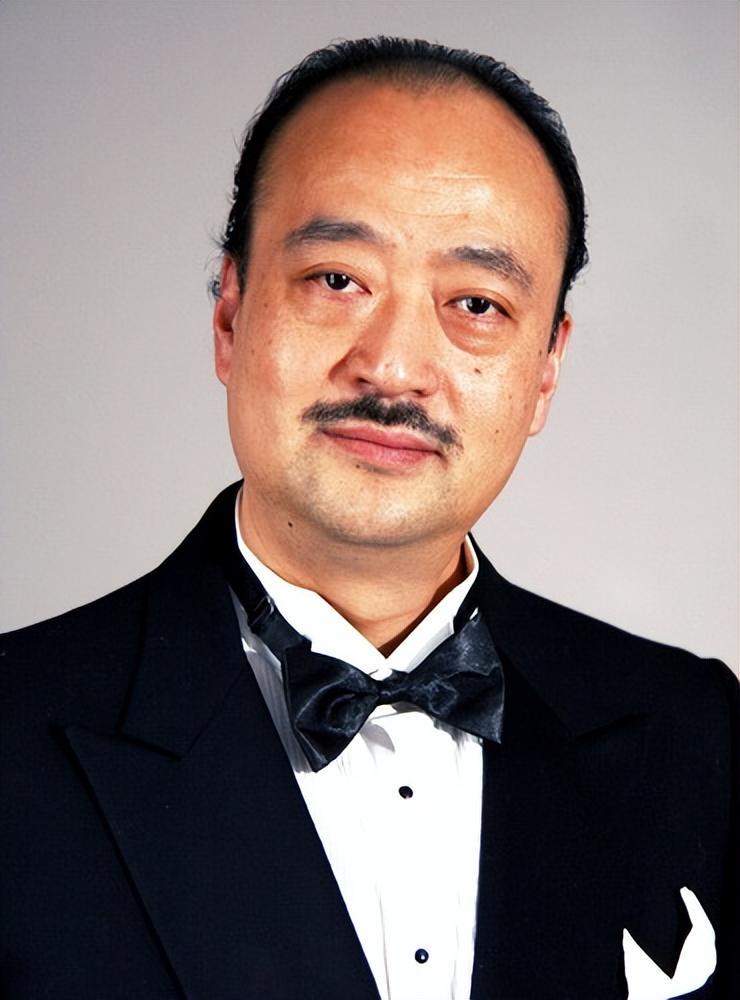 段然的父亲,名叫段小毅,当年怀揣着音乐梦想远赴美国发展的他,可以说