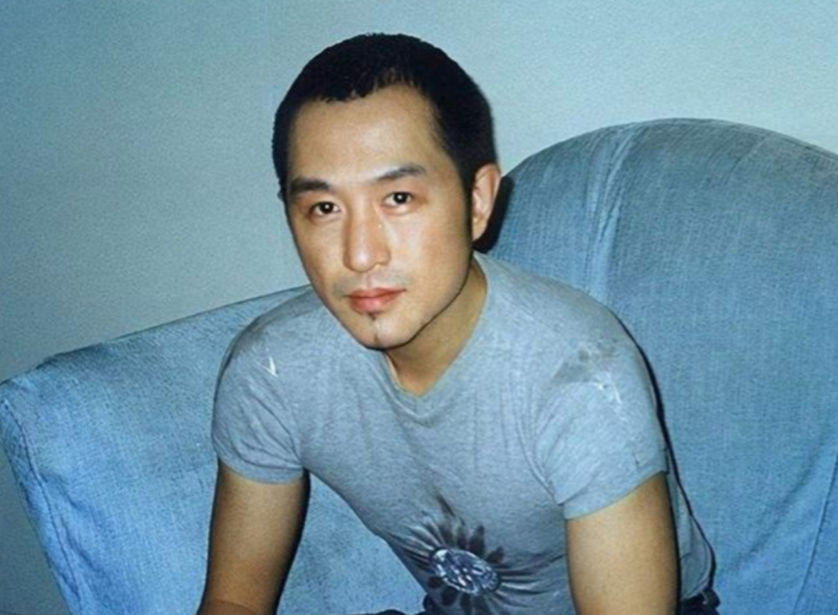 然而,与热爱戏曲的父母不同,高枫年轻时的表现出了不同寻常的绘画和