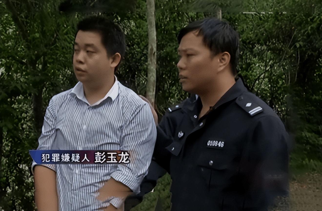 据彭玉龙交待,2012年5月他和刘美兰是在一次无意间,通过微信"摇一摇"