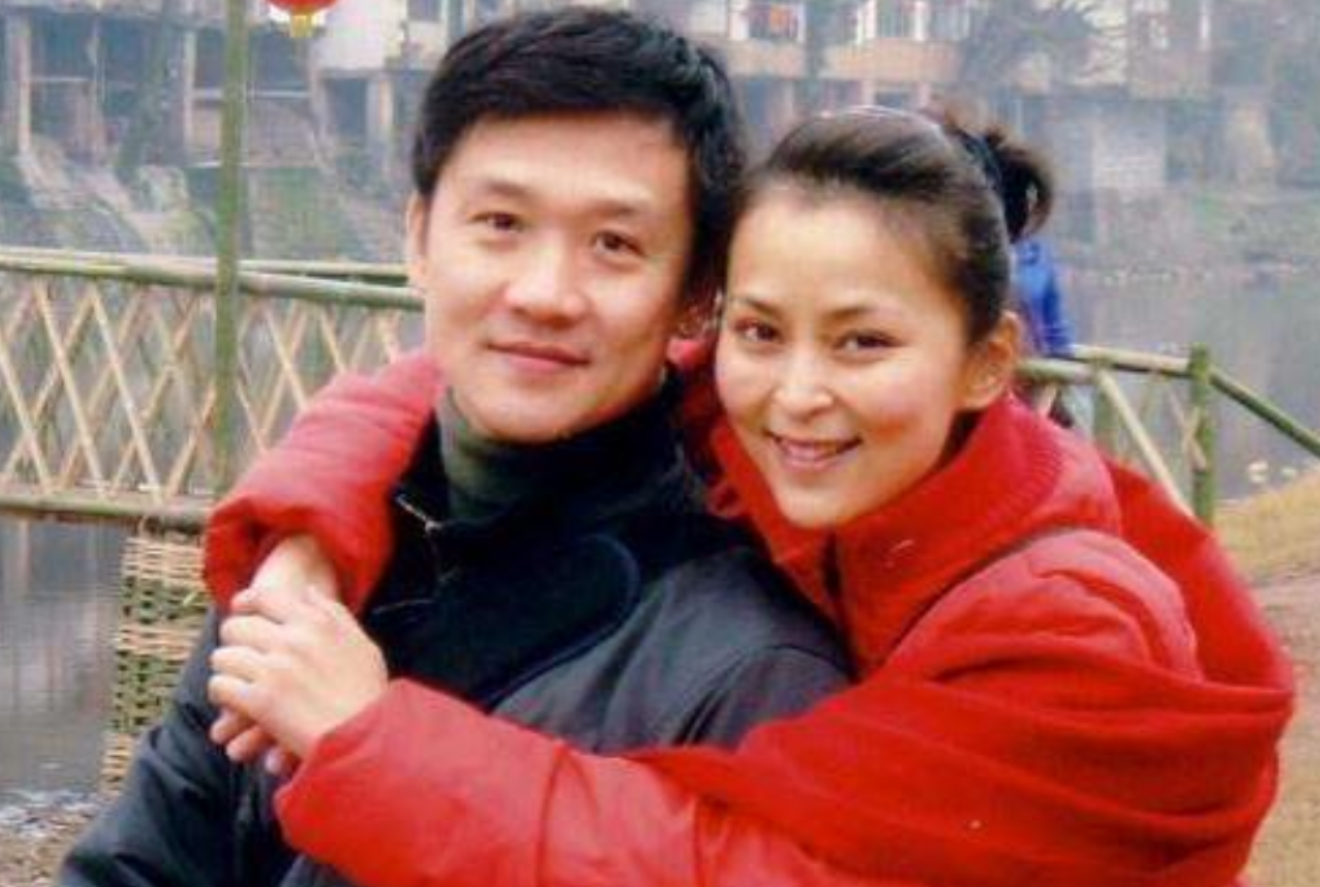 回顾黄志忠:抛弃13年的原配,恋上小3岁柯蓝,坦言最对不起前妻