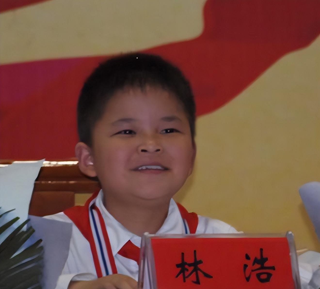 汶川地震9岁小英雄,被姚明抱上奥运,发誓考清华,如今过得怎样
