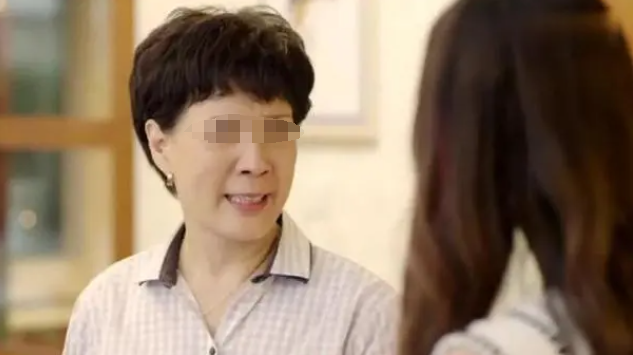 孙女生日奶奶给1000红包,隔天就被儿子退回去:妈,求求你别闹了