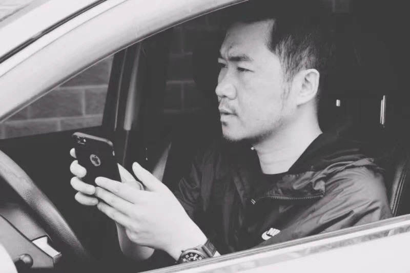 了意外,已经无力再支持他读书,孙锦荣只好辍学,从安徽来到上海找工作