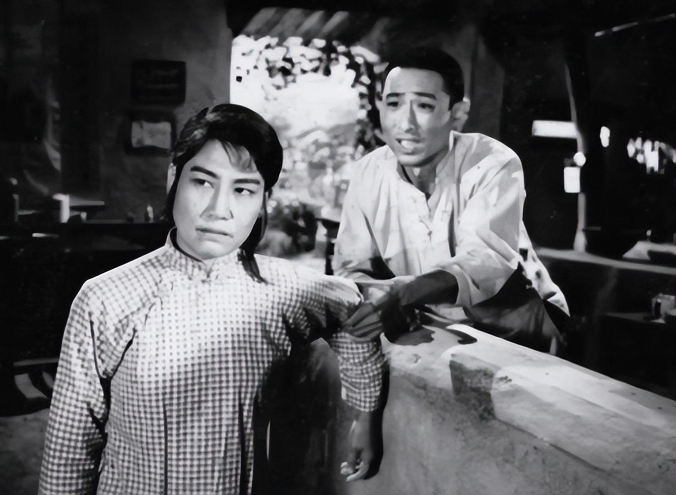 这个原名赵侠生的山东男孩儿就把自己的一生奉献给我国的艺术行业