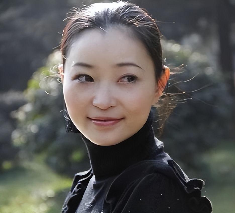 就在李微漪忧愁之际,一个机会从天而降.