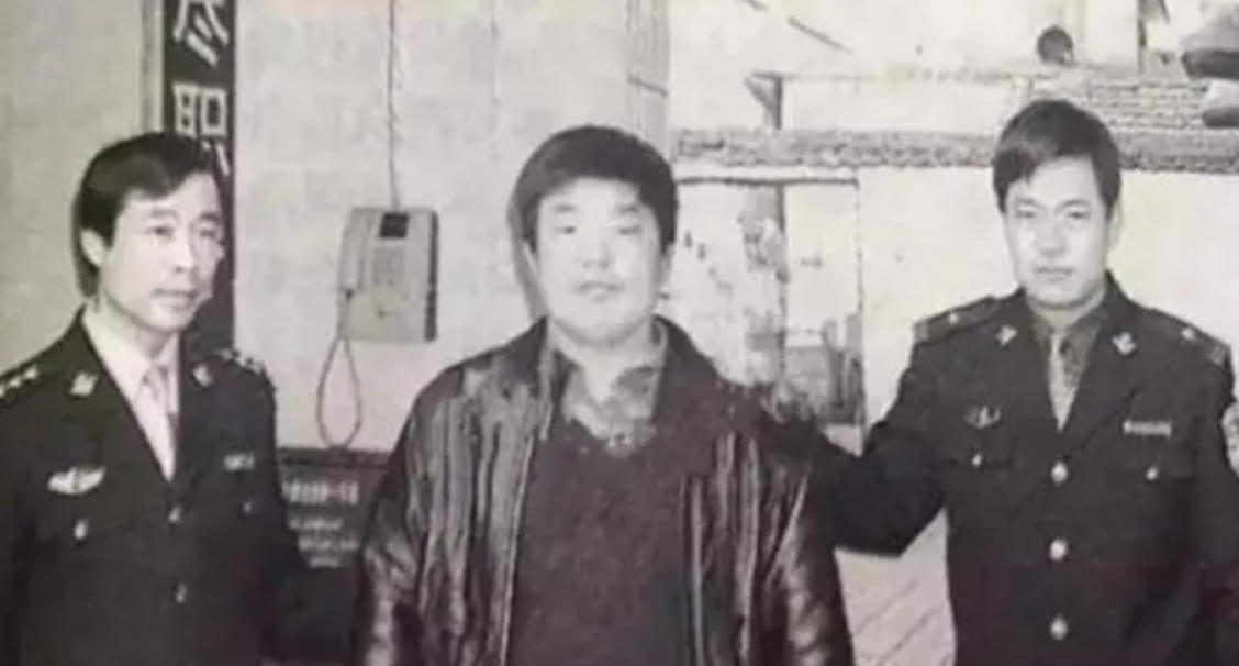 回顾悍匪周向阳,抢300余万流窜中越边境,被1000多武警搜山击毙