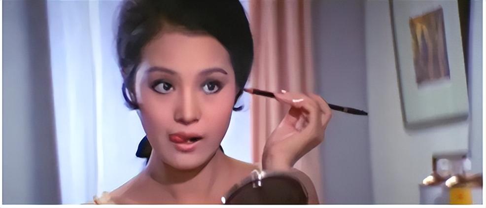 别看如今的何莉莉久居香港,最早的她可是个地地道道的江苏姑娘.