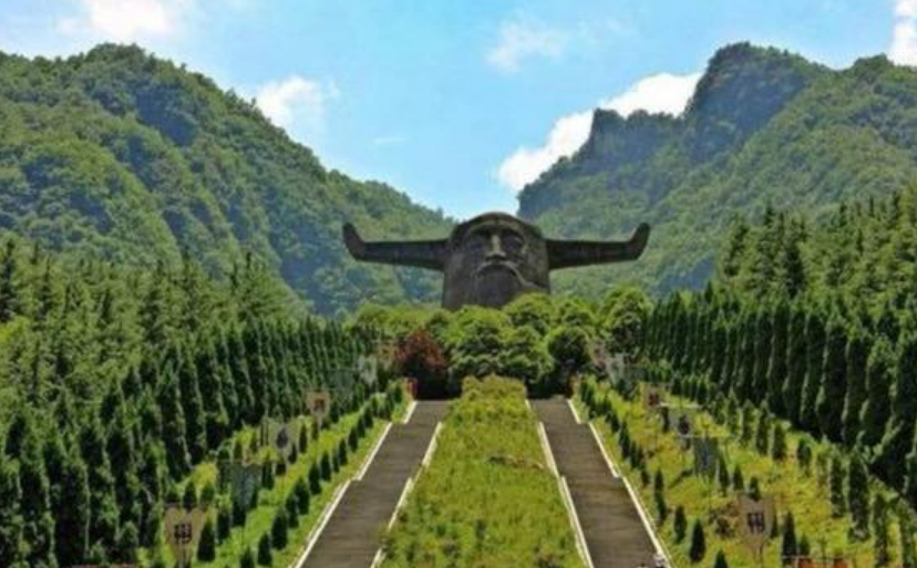 神农架,绵延几千里,在秦岭,大巴山以及巫山山脉汇合地区的原始森林中