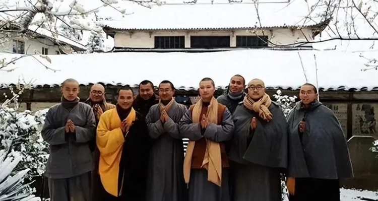 回顾:30位研究生放弃百万年薪,集体出家当和尚,如今生活的怎么样