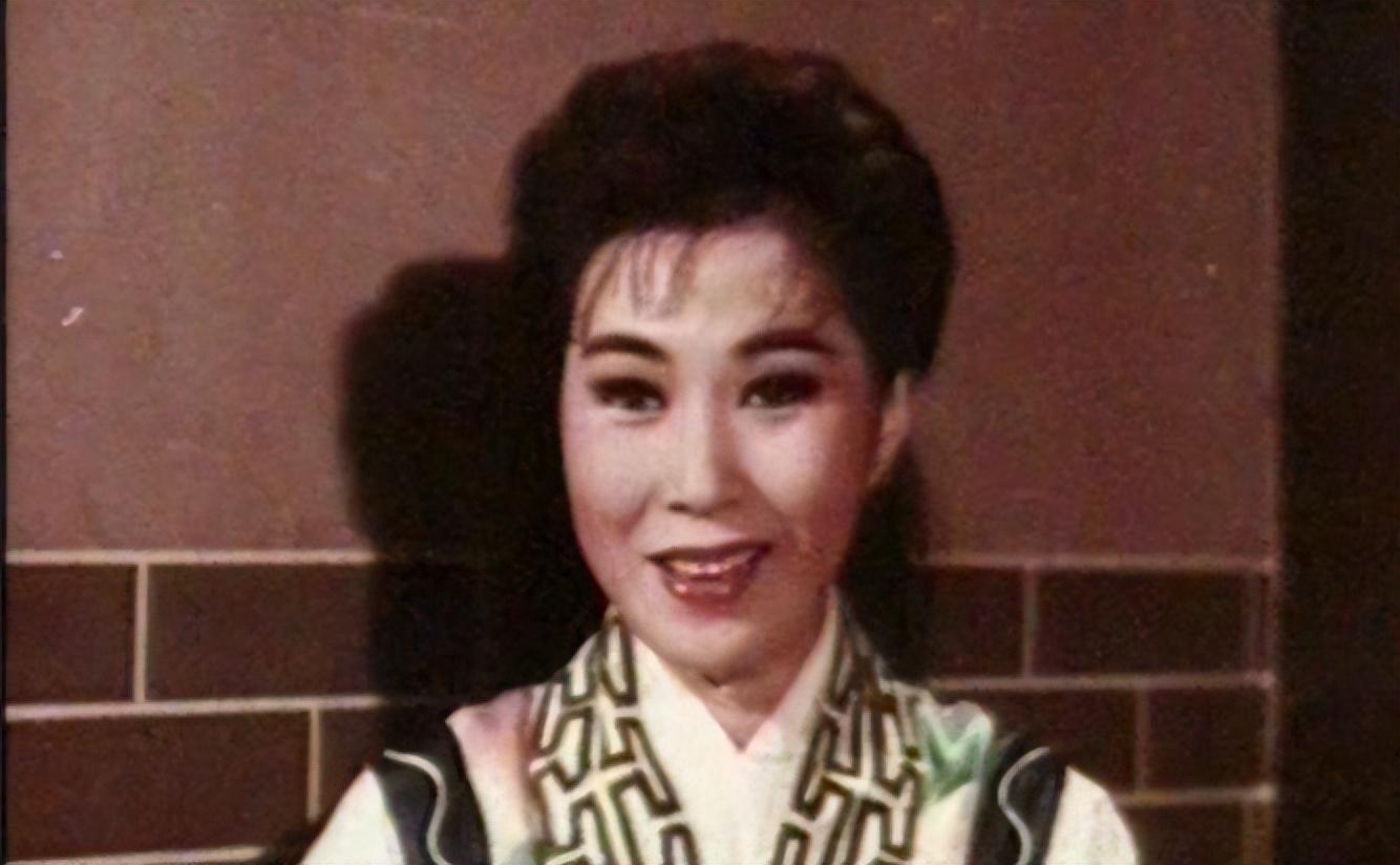 七小福大师姐,亦是成龙,洪金宝师傅于占元的女儿.