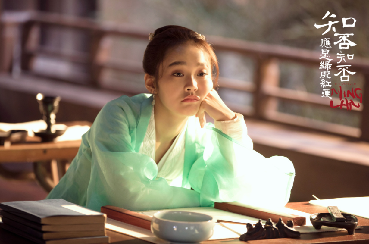 回顾张佳宁:撮合亲妈再婚,20年不原谅生父,张晓龙拿她当亲女儿