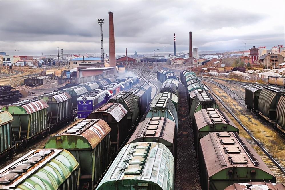 52年前中国全力以赴,帮非洲人修铁路!如今他们把电缆挖出来卖?