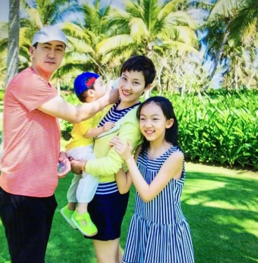 回顾鲁健:32岁娶小6岁的郑天亮,婚后分居15年,分居背后有辛酸