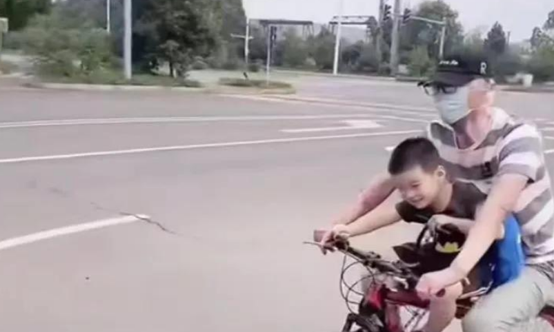 2019年,湖南90后小伙火海救妻,妻子毫发未损,他却被下3次病危