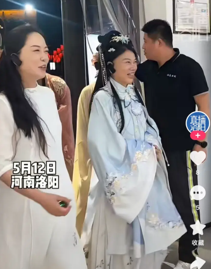 董明珠来洛阳身穿汉服走上街头,王自如陪同左右,赞汉服真漂亮