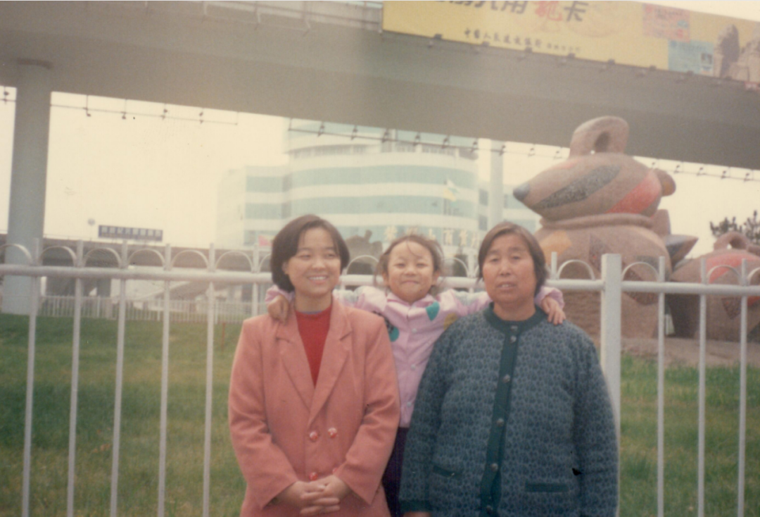 (苏敏,杜薇,姥姥)家里的开销,小到买菜,买锅碗瓢盆,大到买家具,过年