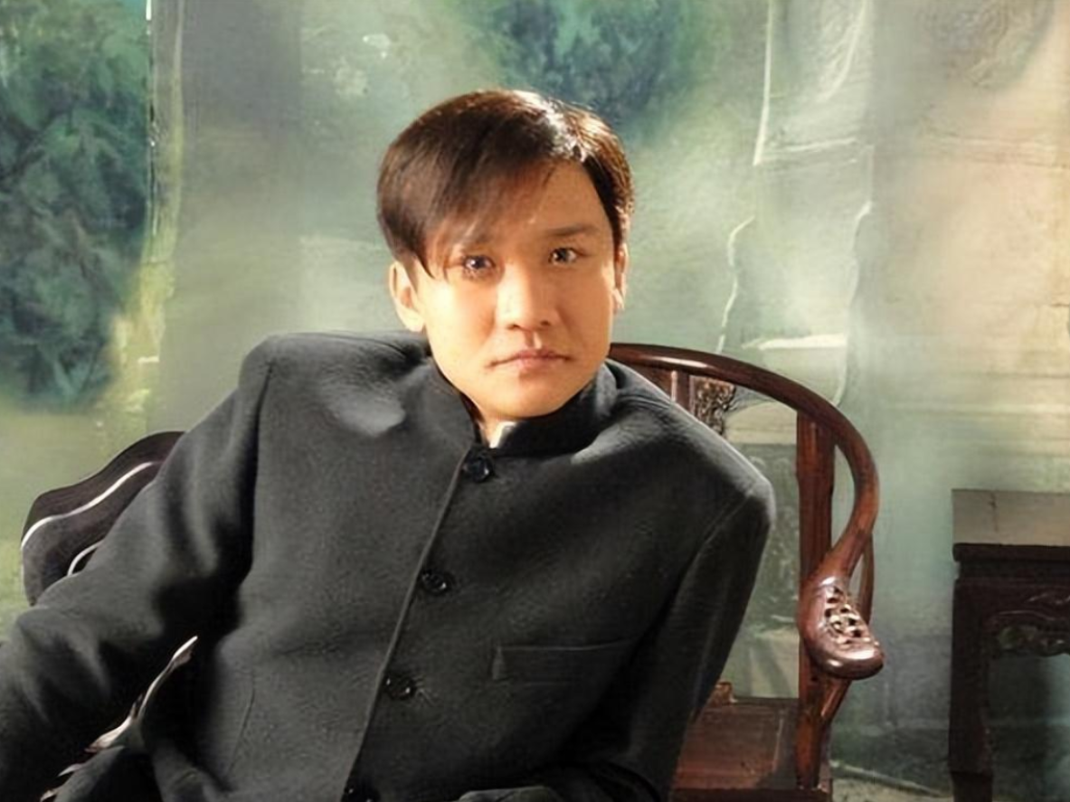 回顾黄志忠:抛弃13年的原配,恋上小3岁柯蓝,坦言最对不起前妻