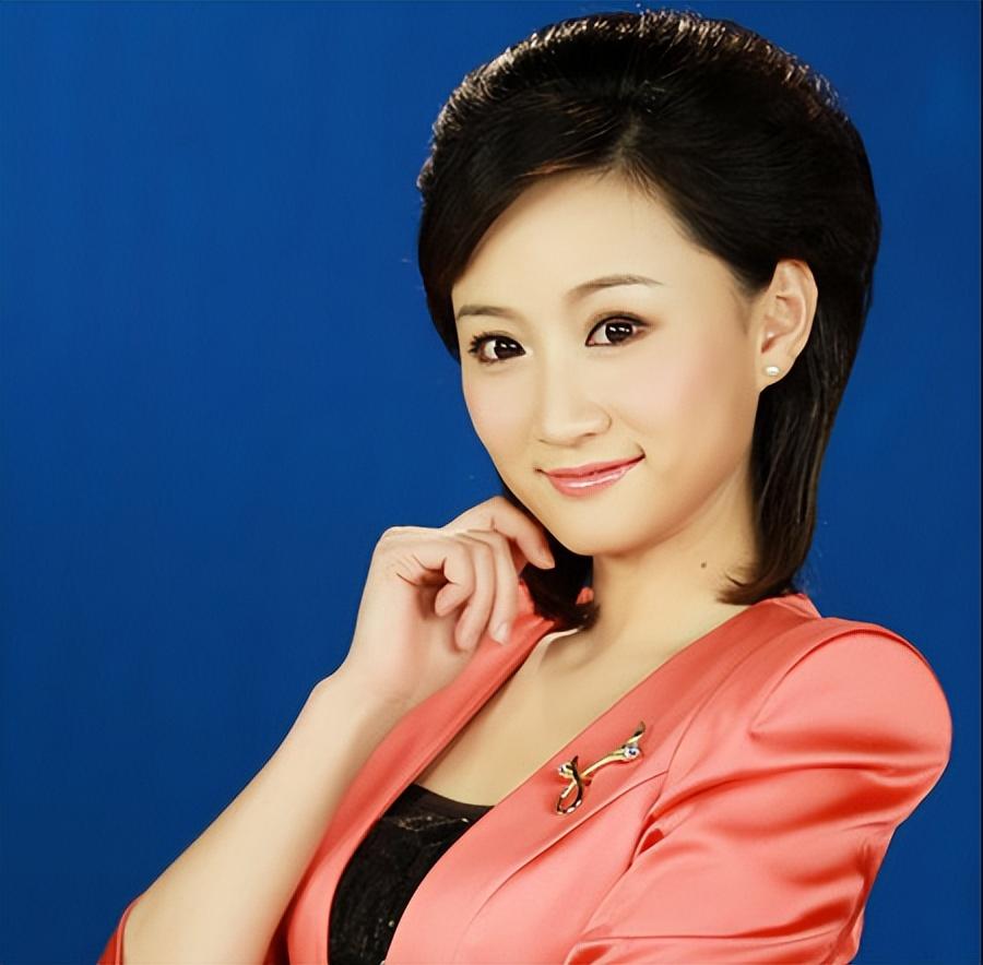 珊珊(李佳璇饰)杀手宁伟的女友,对宁伟用情至深