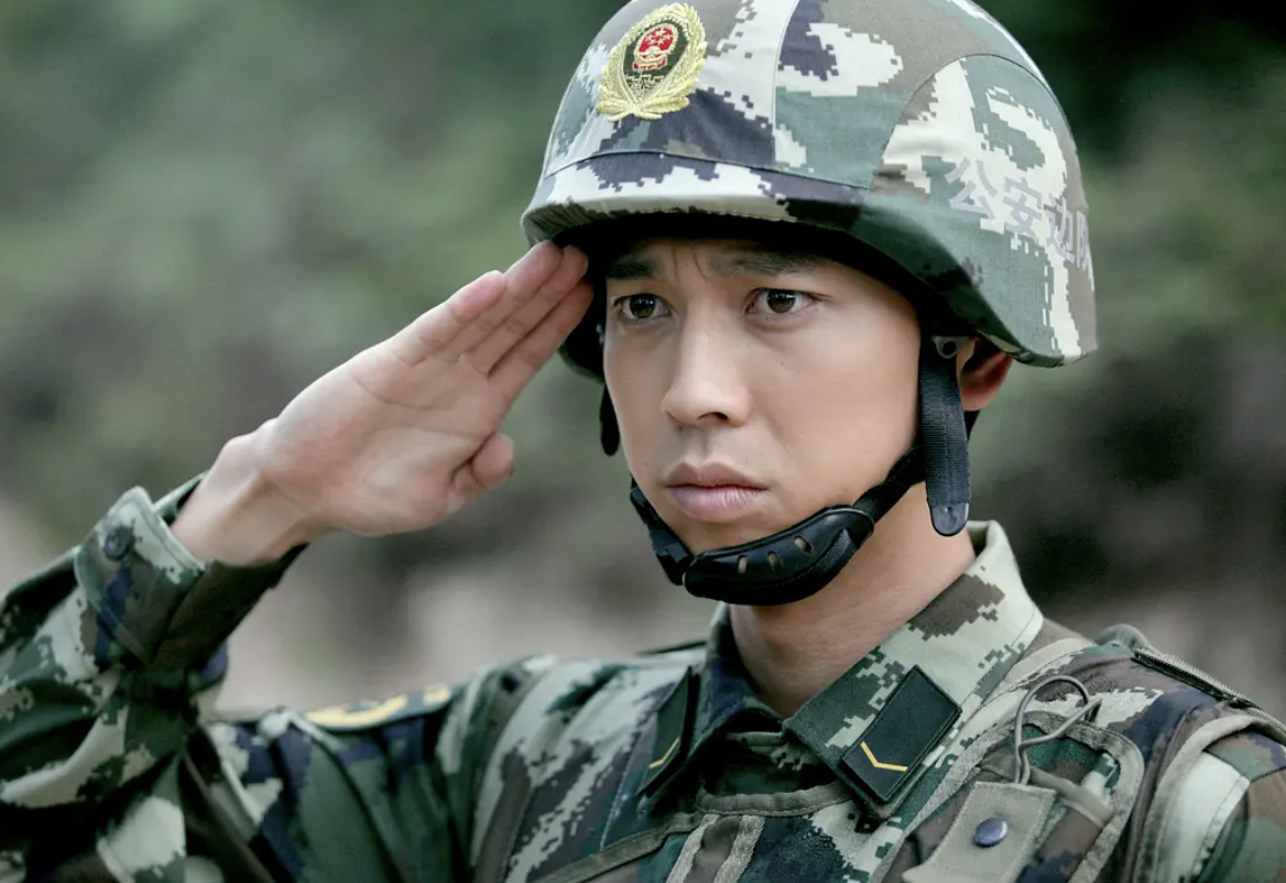 回顾王雷:苦熬8年成名,宠爱李小萌至今无绯闻,活成人生赢家