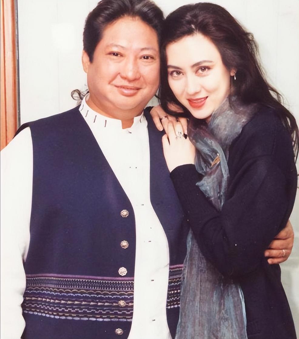 1986年与周润发,张曼玉主演电影《原振侠与卫