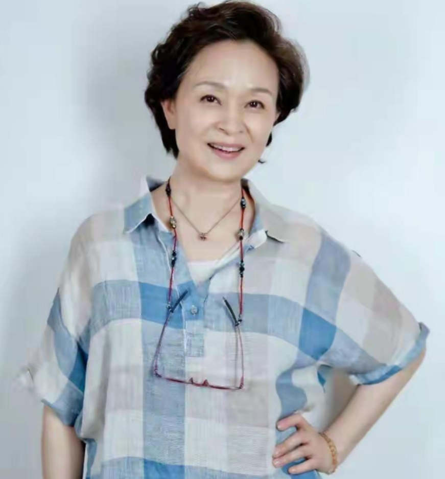 回顾演员刘莉莉:30岁嫁圈外丈夫,夫妻恩爱33年,女儿是我的骄傲