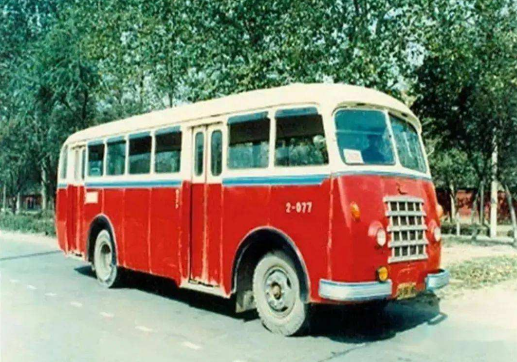 1978年,东北小伙用斧头救下85条人命,却被当成骗子,委屈了27年