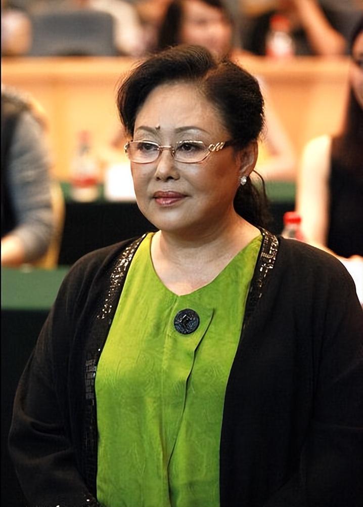 回顾斯琴高娃的儿子:我的沧桑母亲,我的瘫痪父亲,我带泪的亲情