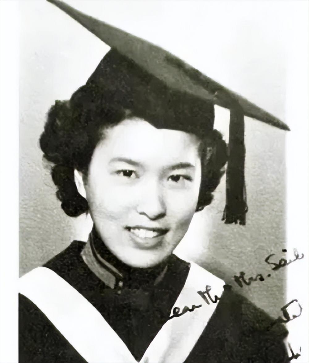 龚澎逝世三年后,乔冠华找到女儿,嗫嗫嚅嚅地说道:我想找个伴儿