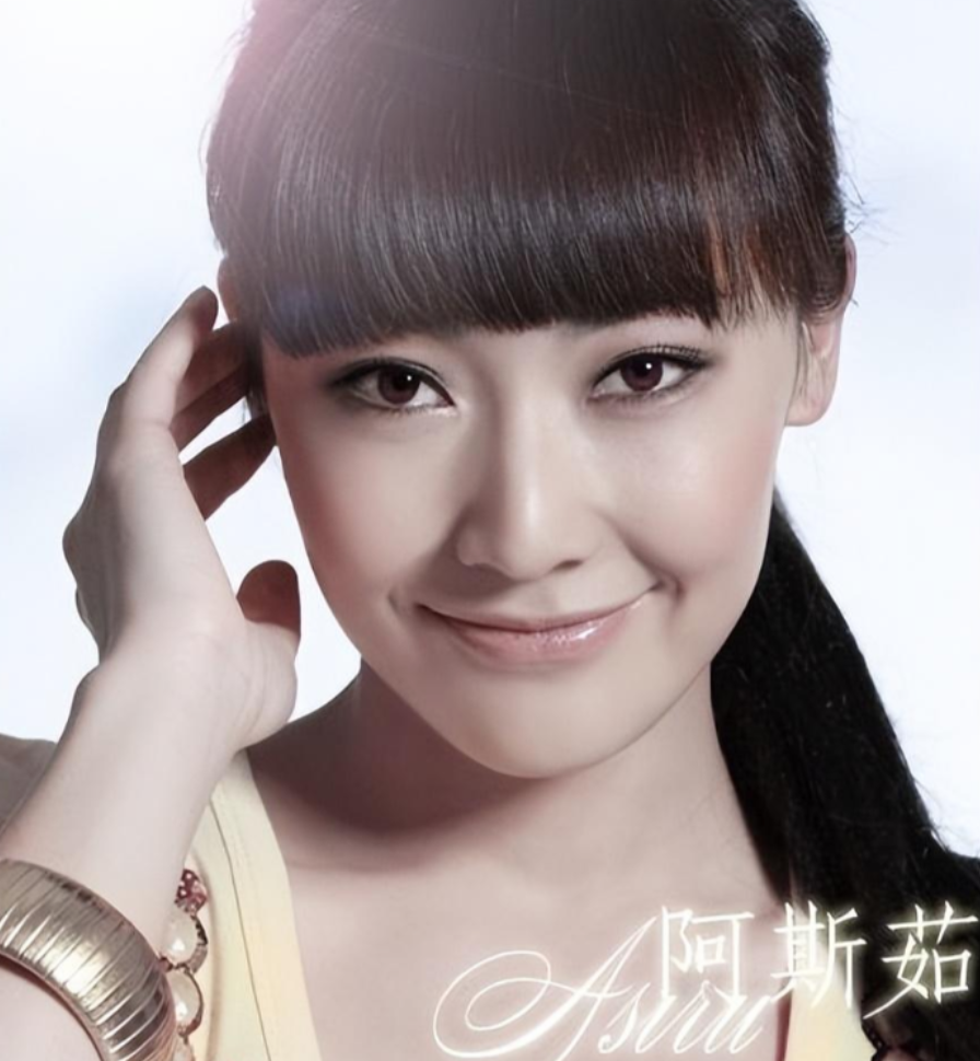 回顾阿斯茹:嫁给瘫痪的谷智鑫,结婚9年连生2胎,如今儿女双全