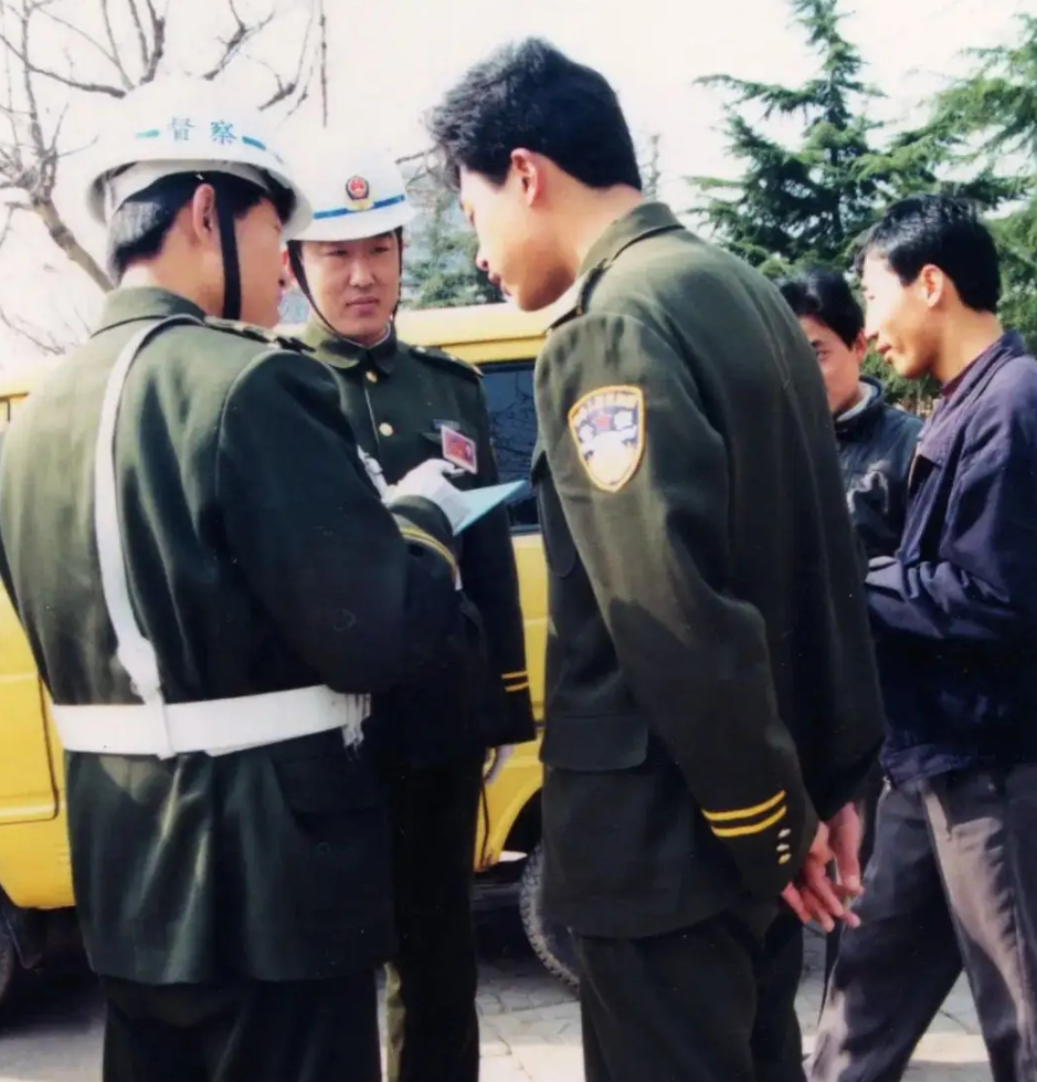 就在刑警寻找王丽下落的时候,济源公安局接到一起报案,又有两个坐台