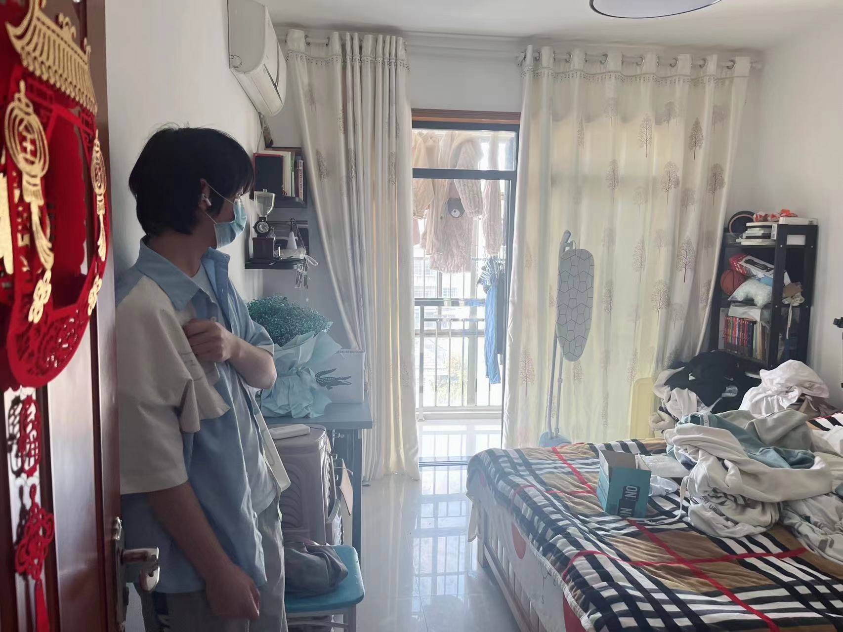 殷盛琳 摄易建强从不觉得男孩和儿子相像.