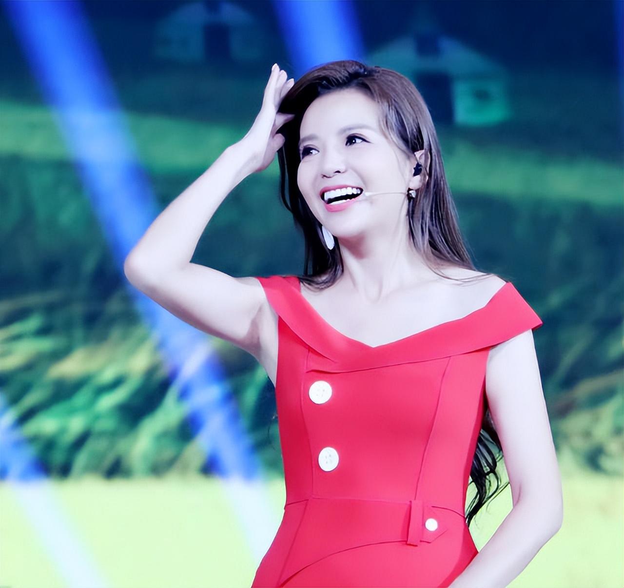 回顾央视主持朱迅:我是婆婆的孝顺女儿,共同加柴"炉火"才更旺