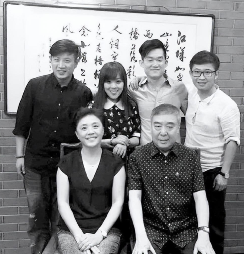 回顾师胜杰:长期饮酒不听妻子劝诫,患癌离世独留妻子
