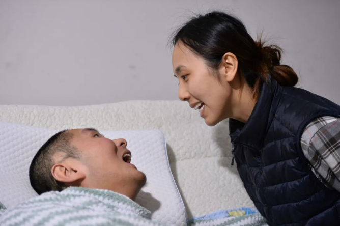 回顾傻姑娘刘宁:相恋8个月男友成植物人,4年的不离不弃终唤醒男友