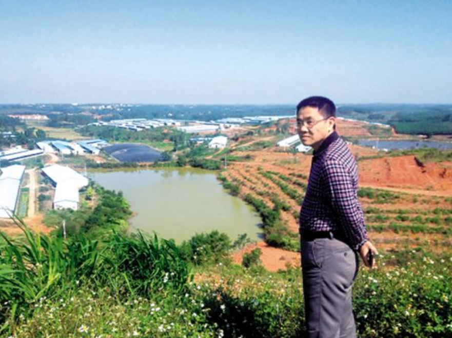 回顾广东富豪陈生:全村凑钱送他上北大,多年后他送每户一栋别墅